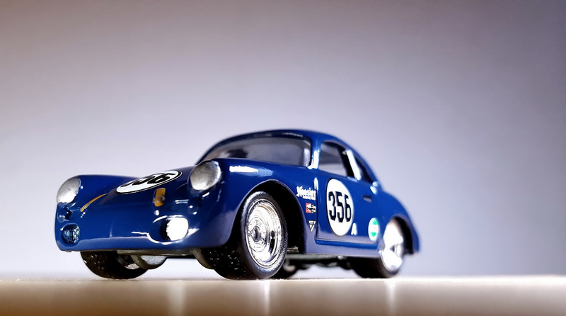 Illustration for article titled Teutonic Tuesday: A blue Porsche